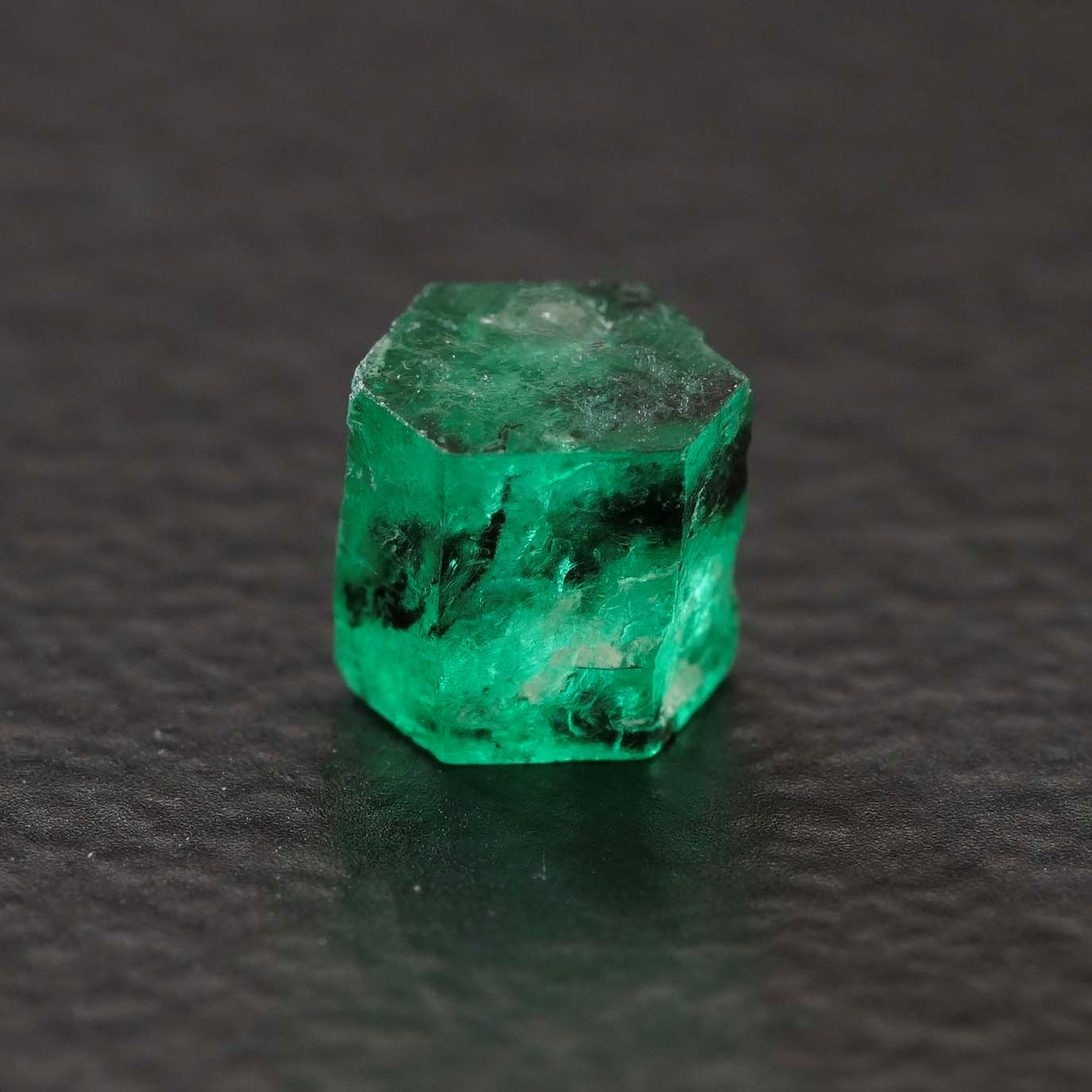 Eccezionale smeraldo grezzo 0,6 ct