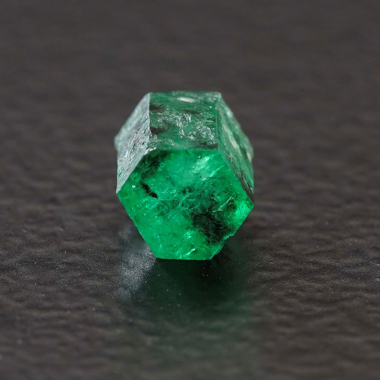 Eccezionale smeraldo grezzo 0,6 ct