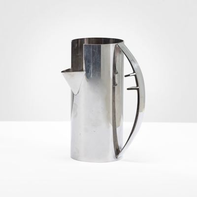 Caraffa in metallo argentato con firma e punzoni