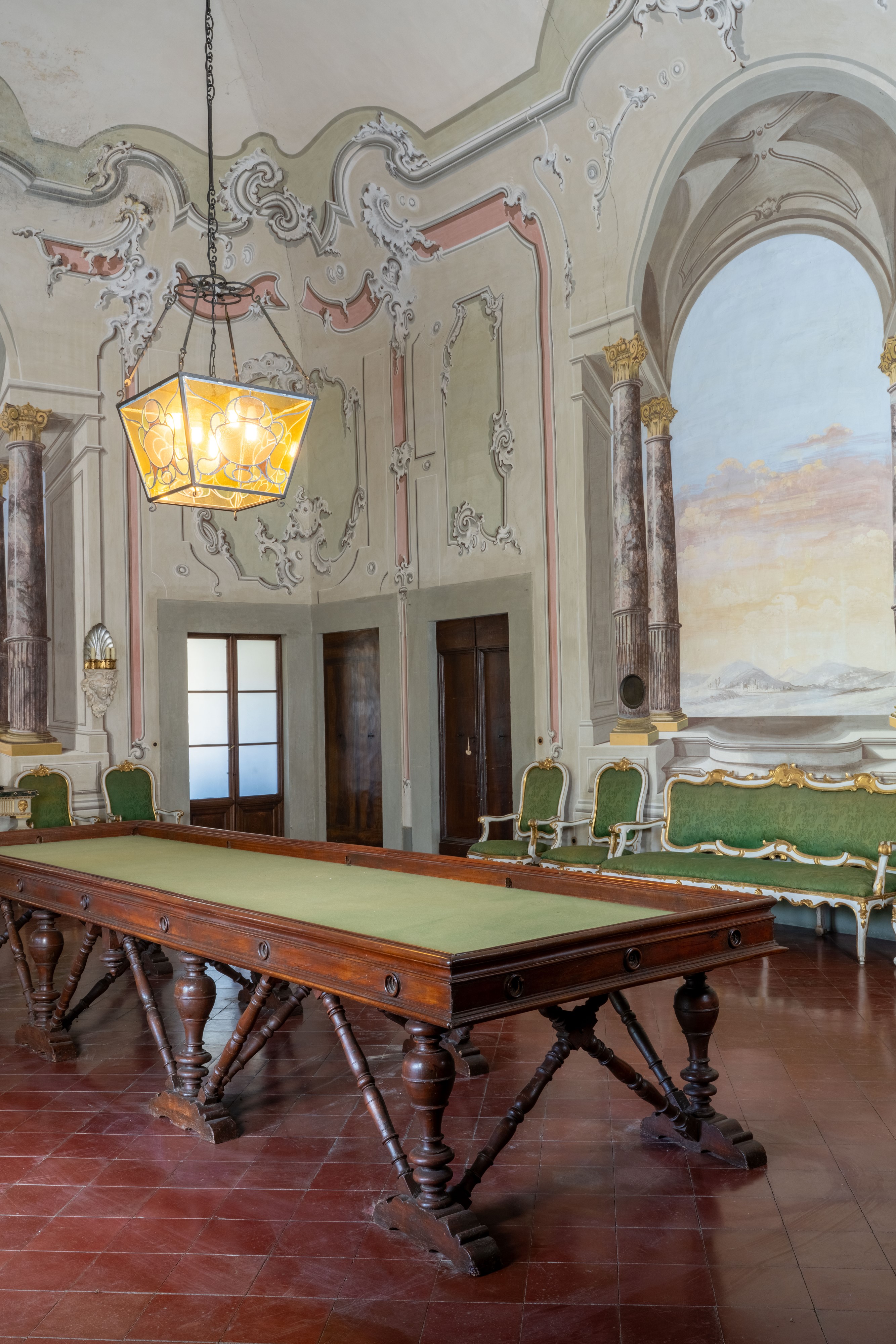 Grande tavolo da campo, montanti a balaustro e piano con fodera moderna, XVII secolo