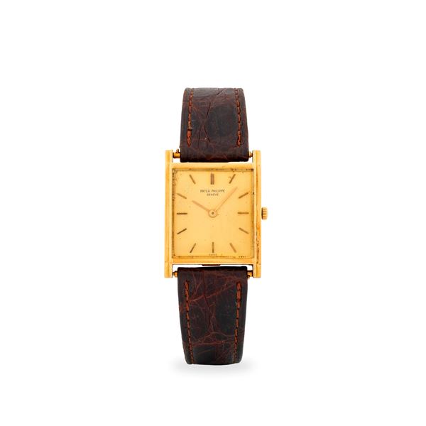 Orologio di forma ref. 3519 in oro giallo 18k, quadrante dorè con indici applicati, circa 1960