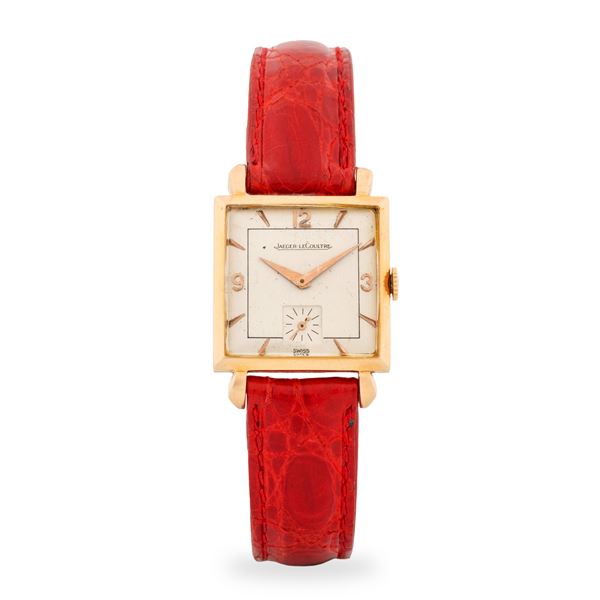 Jaeger-LeCoultre - Orologio di forma in oro giallo 18k, quadrante argentè con piccoli secondi al sei, indici applicati e lancette Dauphine, circa 1940