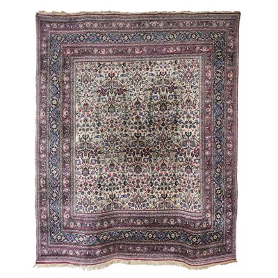 Tappeto Horassan, Persia, inizio XX secolo, campo chiaro con decoro floreale