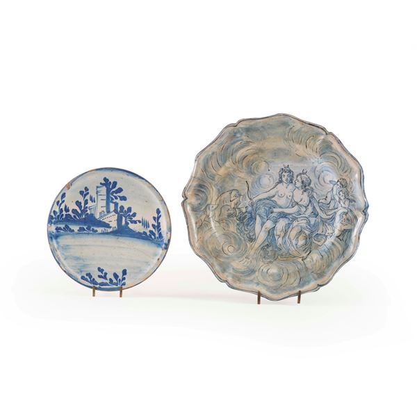 Due piatti maiolica diversi