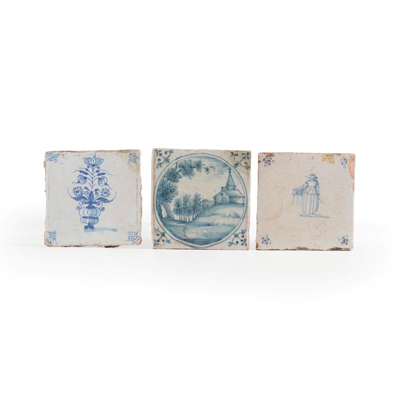 Tre piastrelle. Olanda, XVIII secolo.  - Auction Majolica and Porcelain - Cambi Casa d'Aste