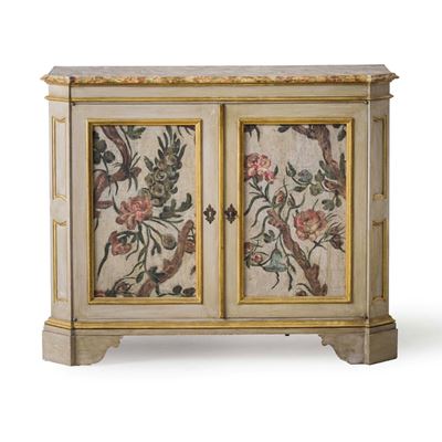 Credenzino a due ante, laccato in stile, dimensioni 113x45x95 cm