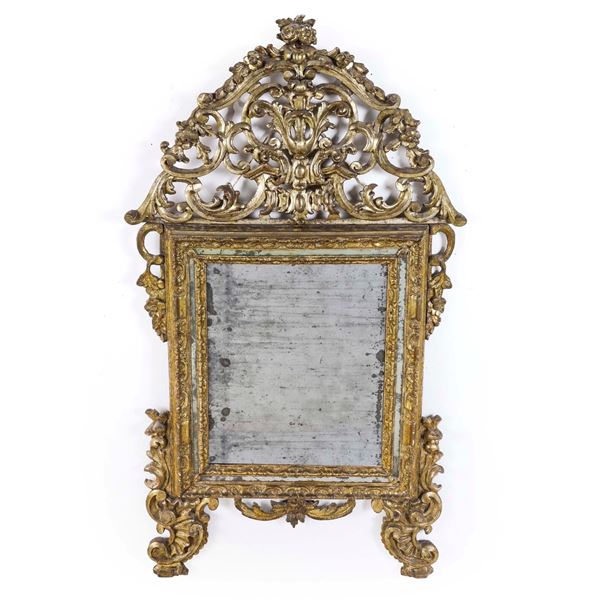 Specchiera in legno intagliato e dorato. Piemonte XVIII secolo