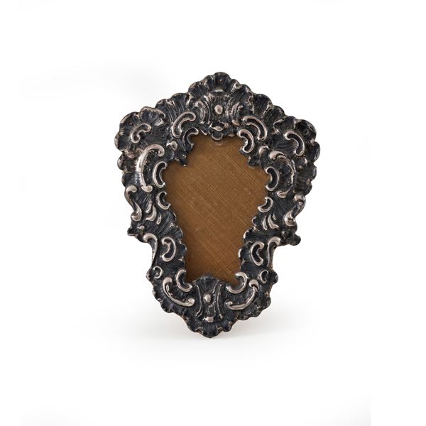 Cornice. Argenteria italiana del XX secolo