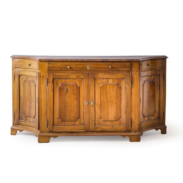 Credenza in stile in legno intagliato