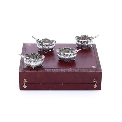 Set di quattro saliere con cucchiaini, argento fuso e vetro, Francia XX secolo