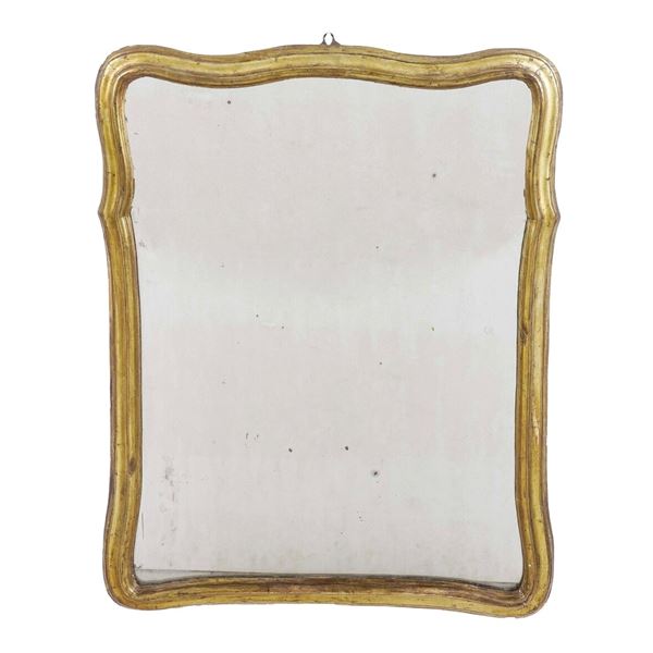 Specchio con cornice in legno intagliato e dorato
