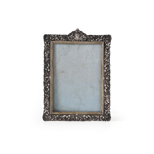 Cornice in argento.