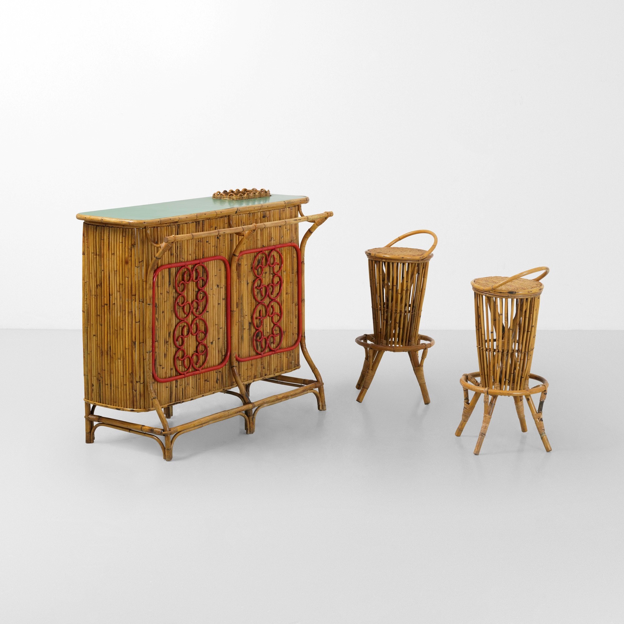 Mobile bar in bambù e canna d’India con due sgabelli, Italia (ca. 1960)