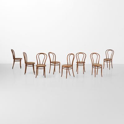 Otto sedie in legno curvato con sedute in paglia di Vienna