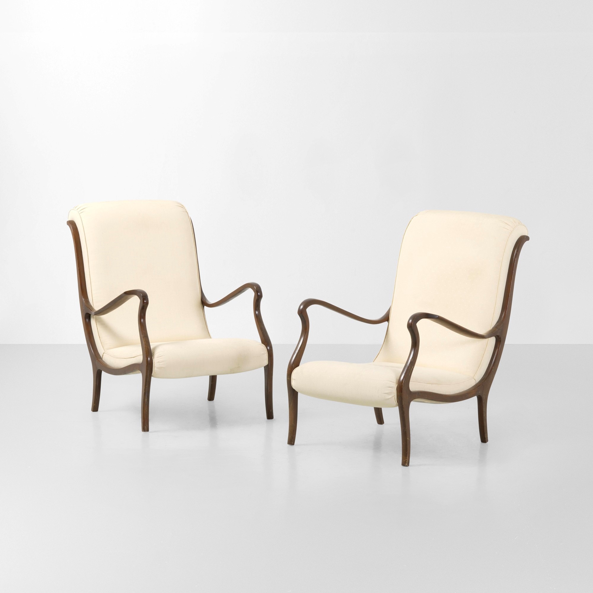 Produzione italiana, Due poltrone in stile industriale-art deco, struttura in legno e rivestiment...