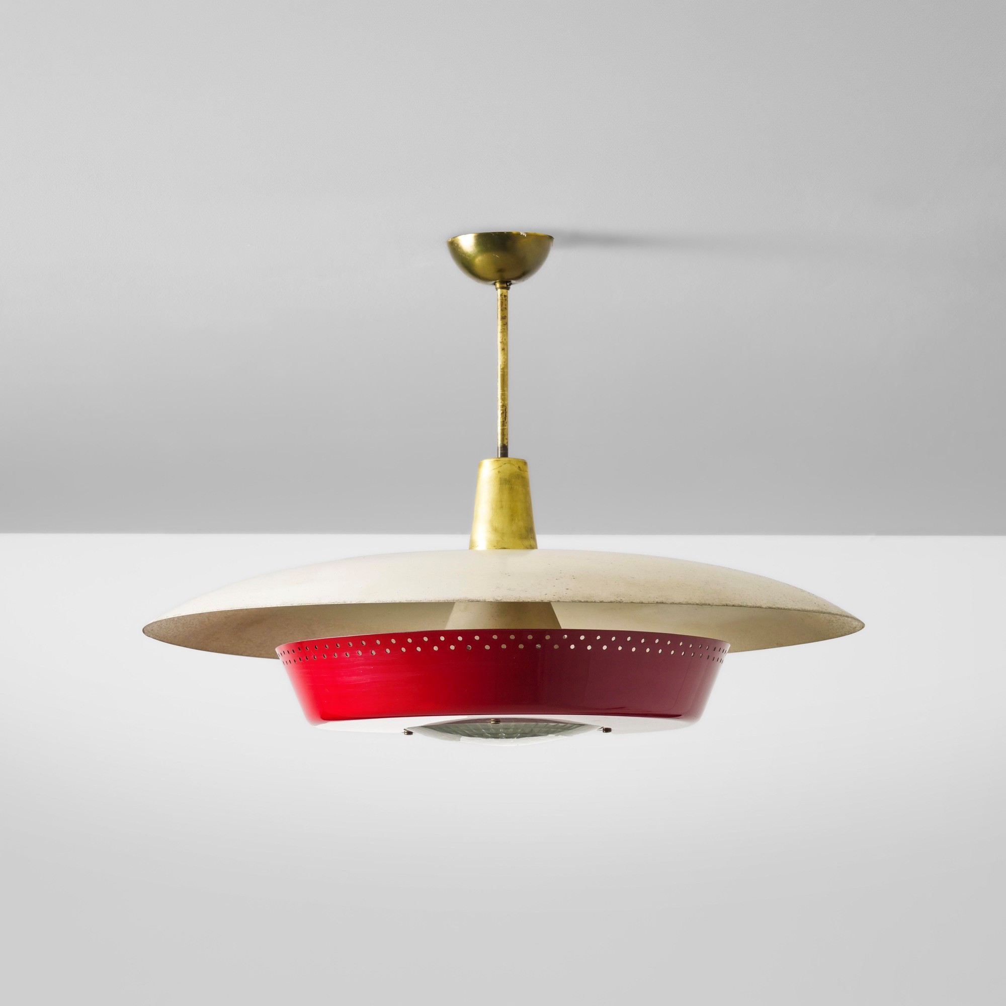 Stilnovo - Lampada a sospensione in ottone con diffusore in metallo laccato e vetro stampato