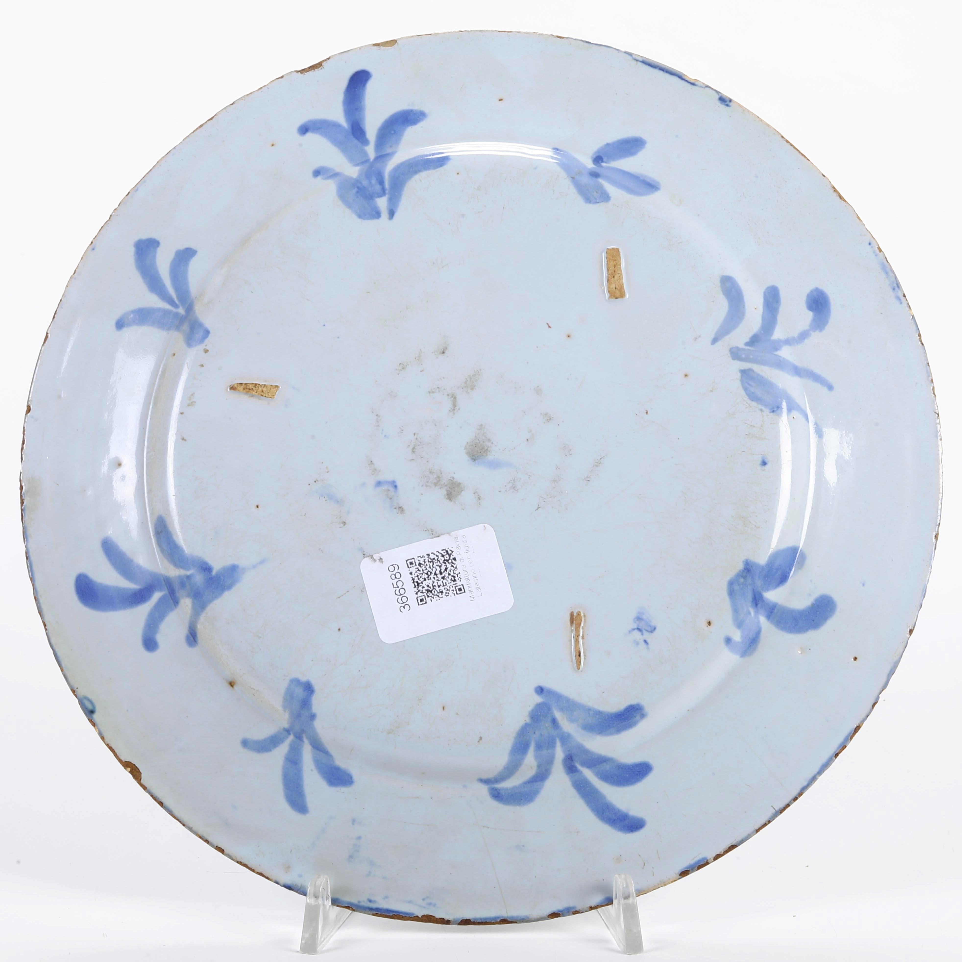 Piatto in maiolica, Pavia, inizi del XVIII secolo