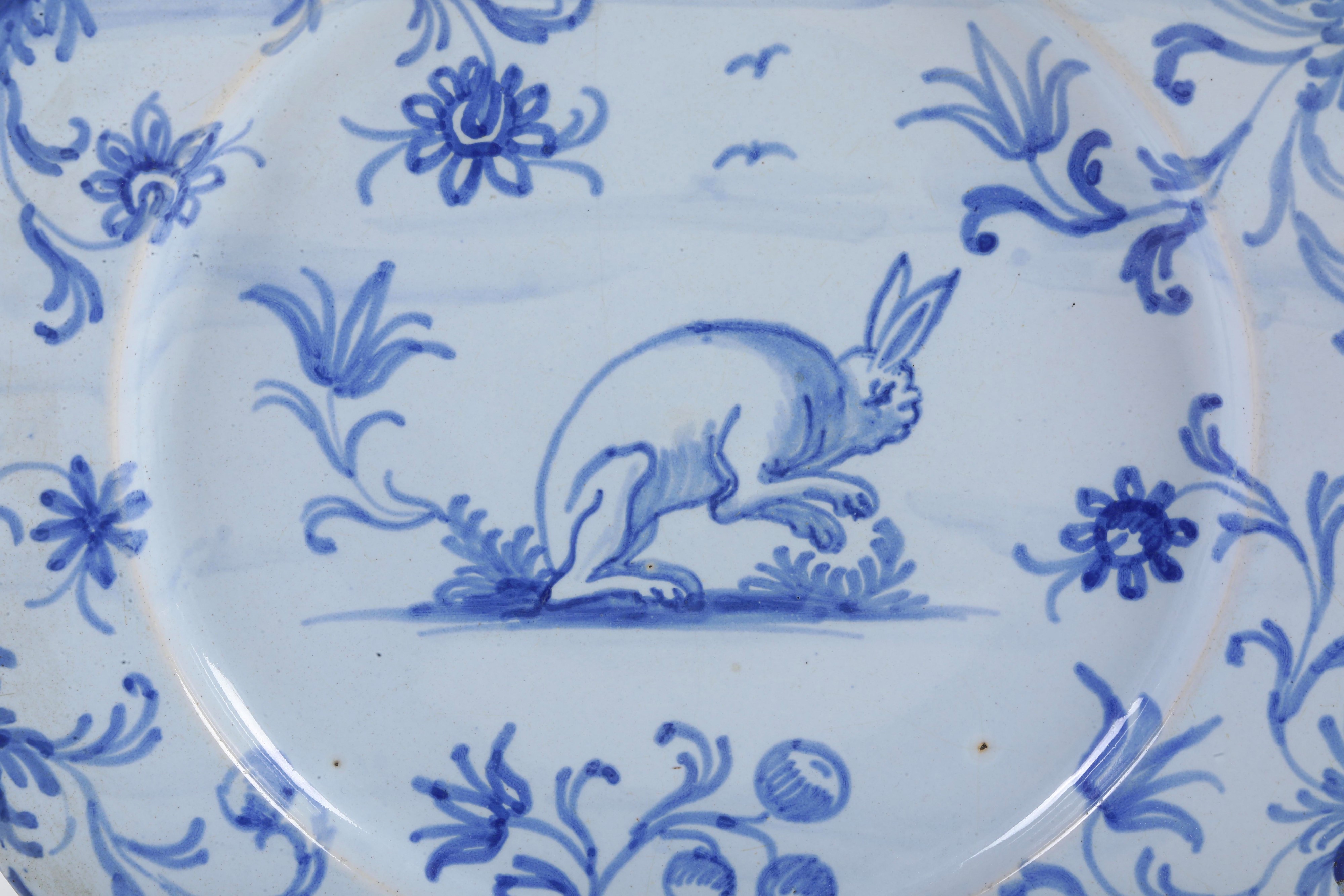 Piatto in maiolica, Pavia, inizi del XVIII secolo