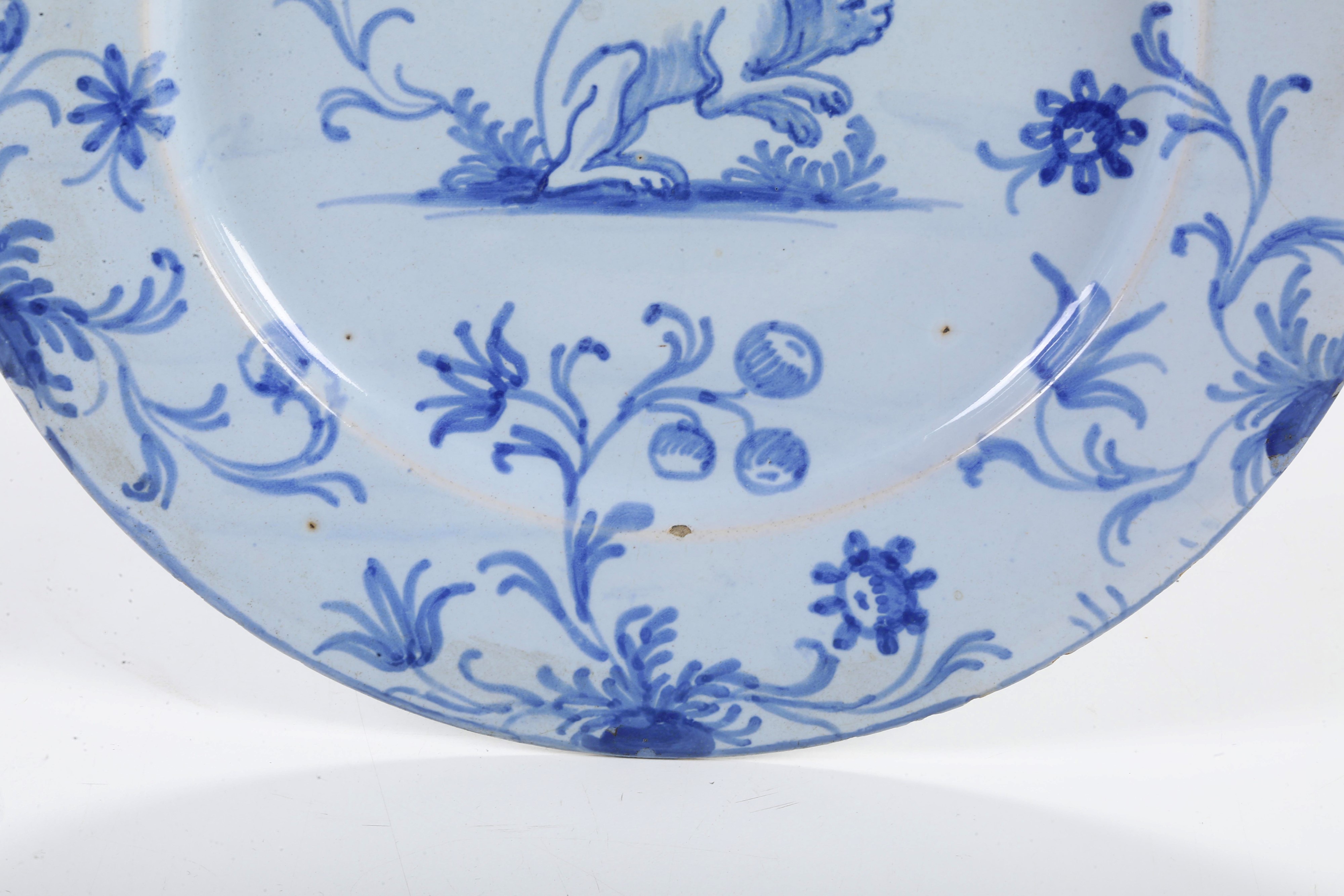 Piatto in maiolica, Pavia, inizi del XVIII secolo