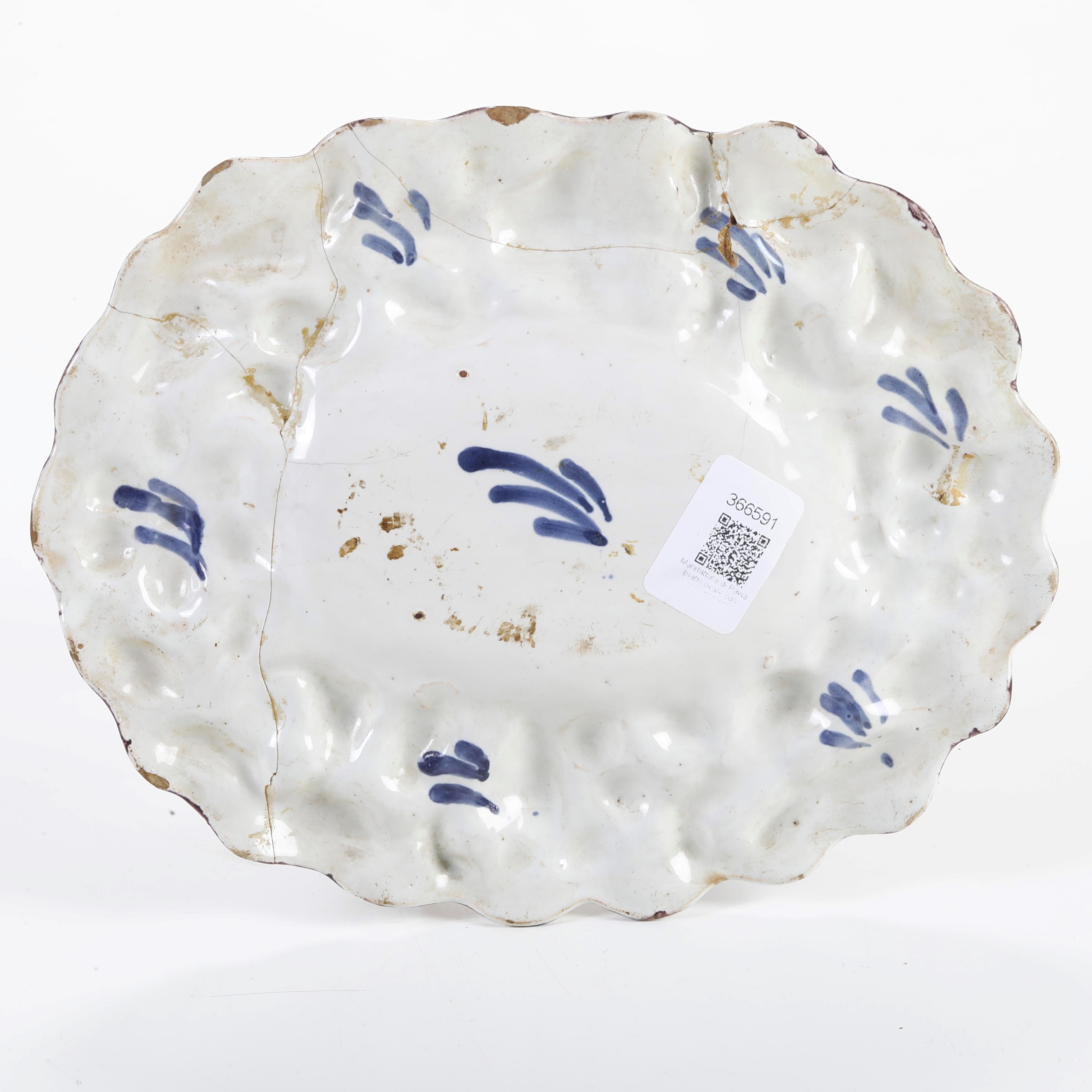 Pavia, inizio del XVIII secolo, Vassoio ovale in maiolica policroma a gran fuoco