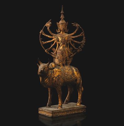 Thailandia, Figura di divinità multibraccia su bue, bronzo dorato, XIX secolo