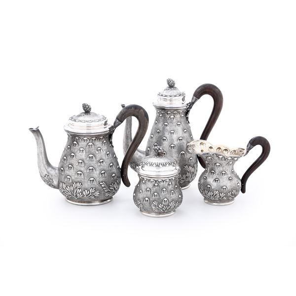 Servizio da tè e caffè. Argenteria italiana del XX secolo, argentiere I.M.A., Alessandria