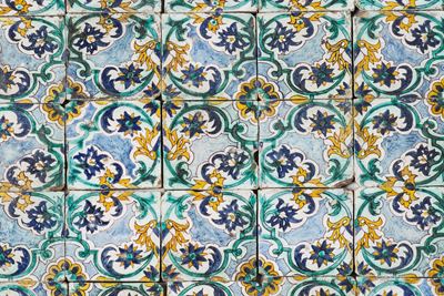 Piastrelle in maiolica, probabile Liguria, XIX-XX secolo, 15,6 × 15,6 cm (lotto di 66 pezzi)
