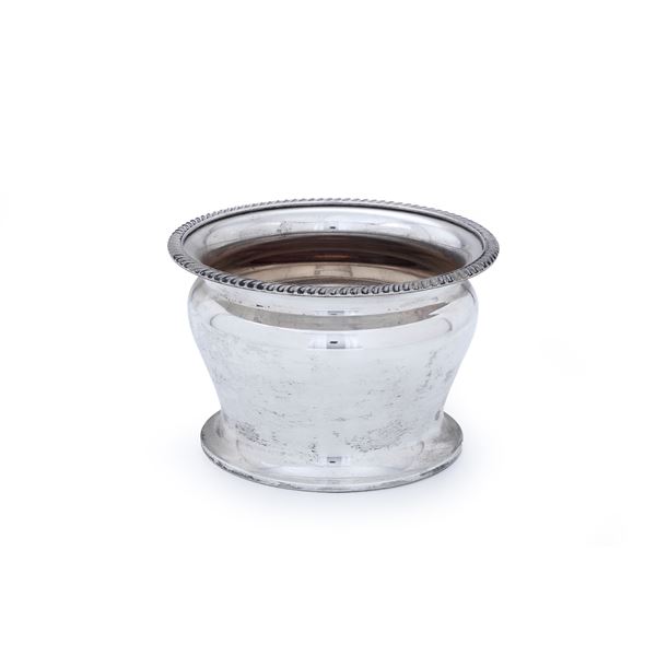 Cachepot in metallo con fondo in legno