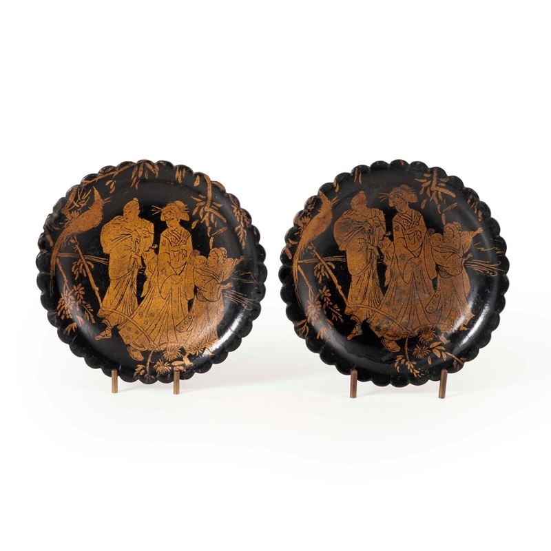 Coppia di piattini in legno dipinto. XX secolo  - Auction Antiques - Cambi Casa d'Aste