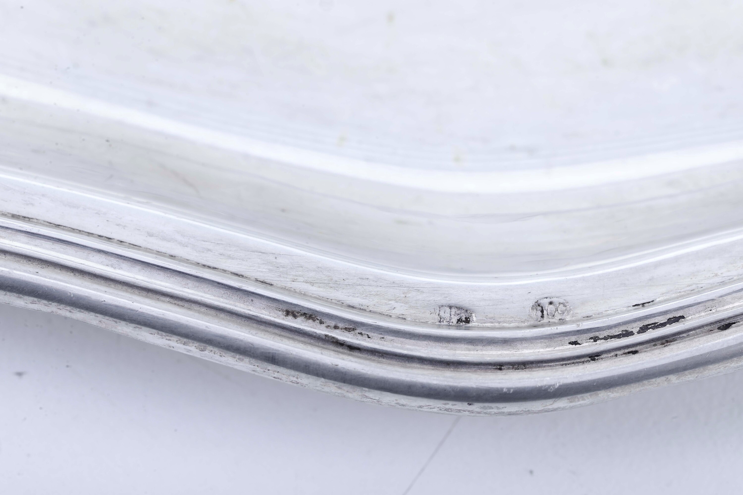 Argenteria italiana del XX secolo, Piatto e due piattini