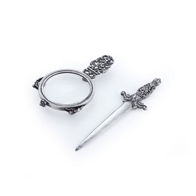 Argenteria milanese del XX secolo, Set da scrivania con fermacarte e lente in argento fuso e sago...