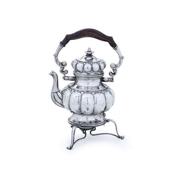 Samovar. Argenteria italiana del XX secolo, bollo dell'argentiere consunto