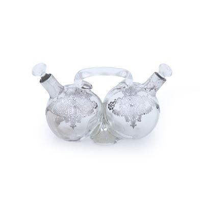Oliera a due ampolle, finimenti in argento sterling, vetro, XX secolo