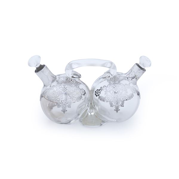 Oliera a due ampolle in vetro con finimenti in argento sterling. XX secolo