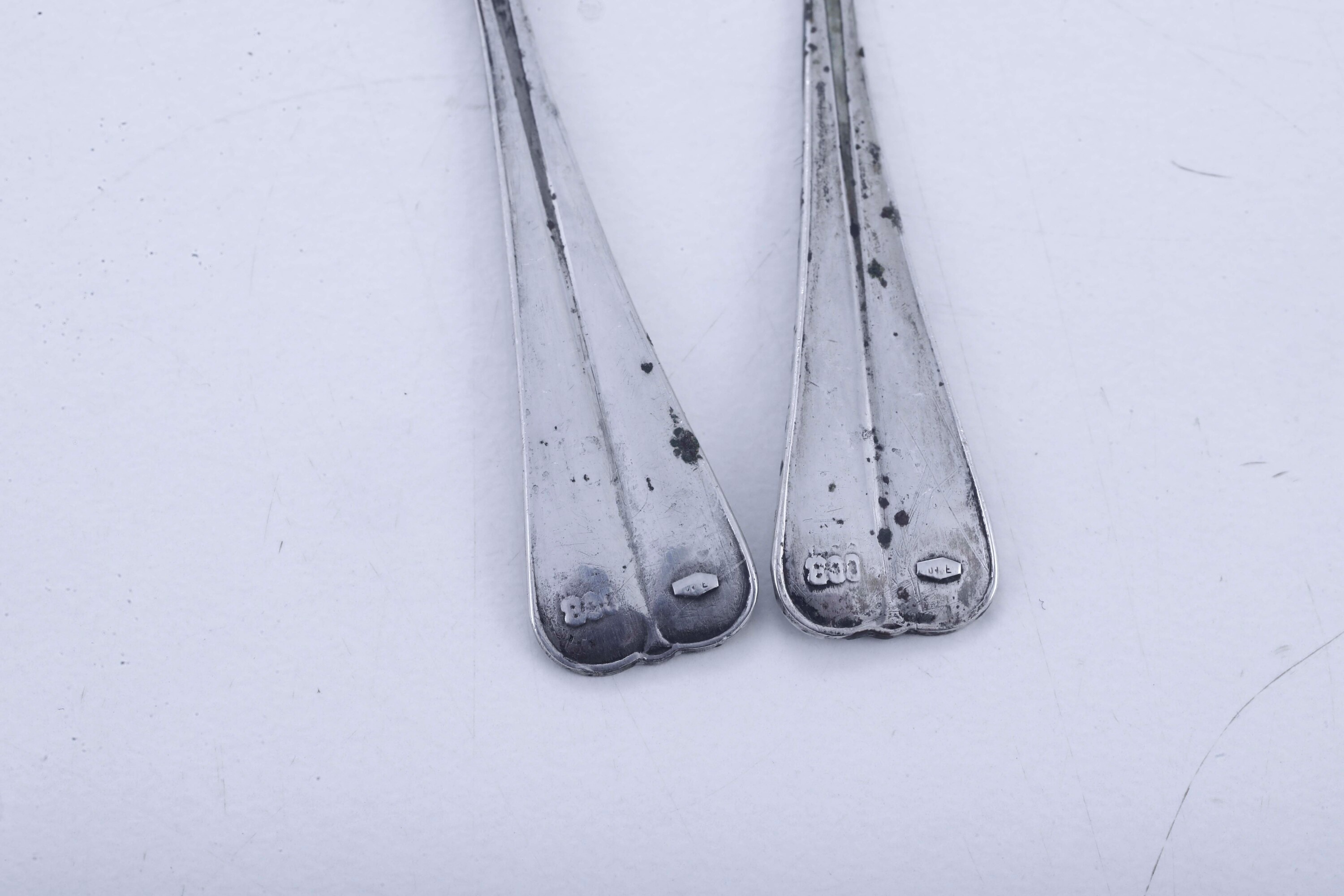 Coppia di saliere, argento fuso e sagomato con inserti in vetro, Germania XX secolo