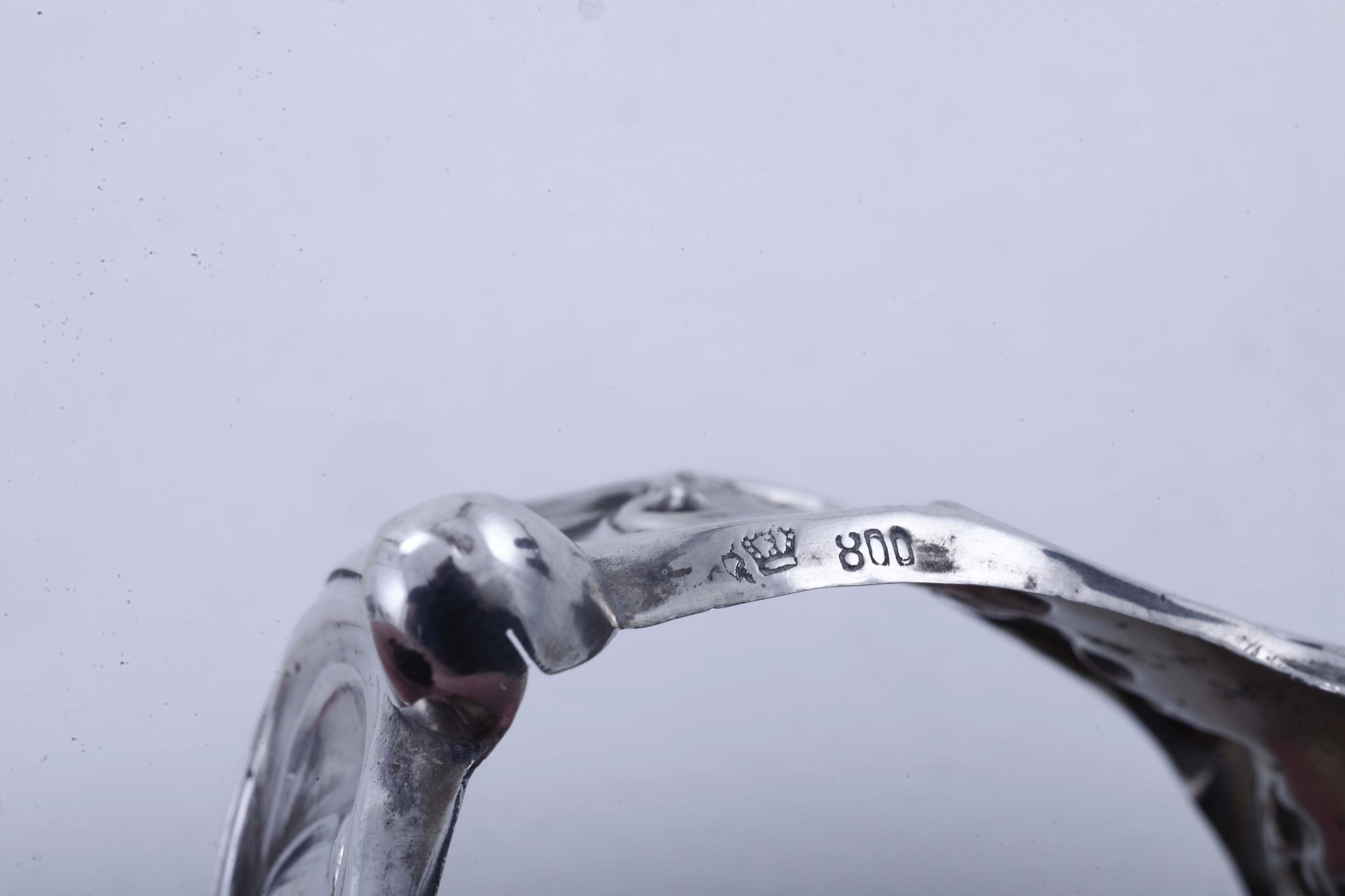 Coppia di saliere, argento fuso e sagomato con inserti in vetro, Germania XX secolo