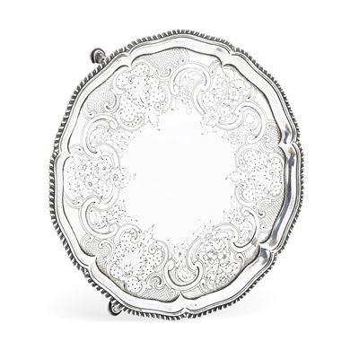 Richard Rugg (argentiere), Salver in argento fuso e cesellato, Londra 1765