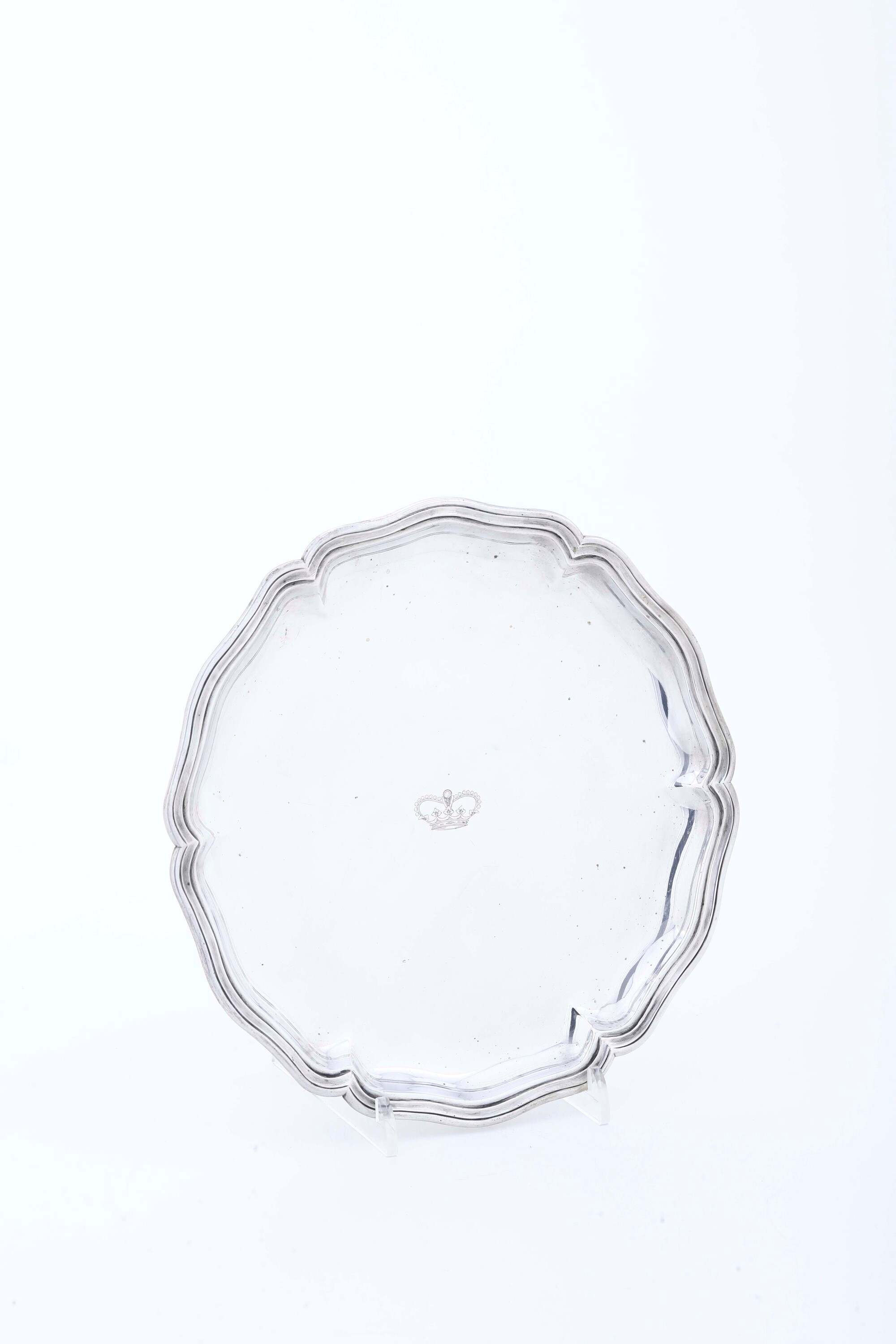 Anatolio Henin, Salver con carillon, argento fuso e sagomato