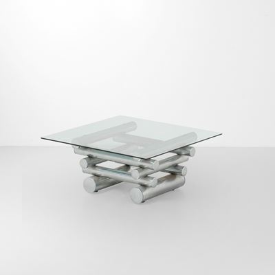 Produzione francese (XX secolo, ca. 1970), Tavolo basso in metallo cromato con piano in cristallo...