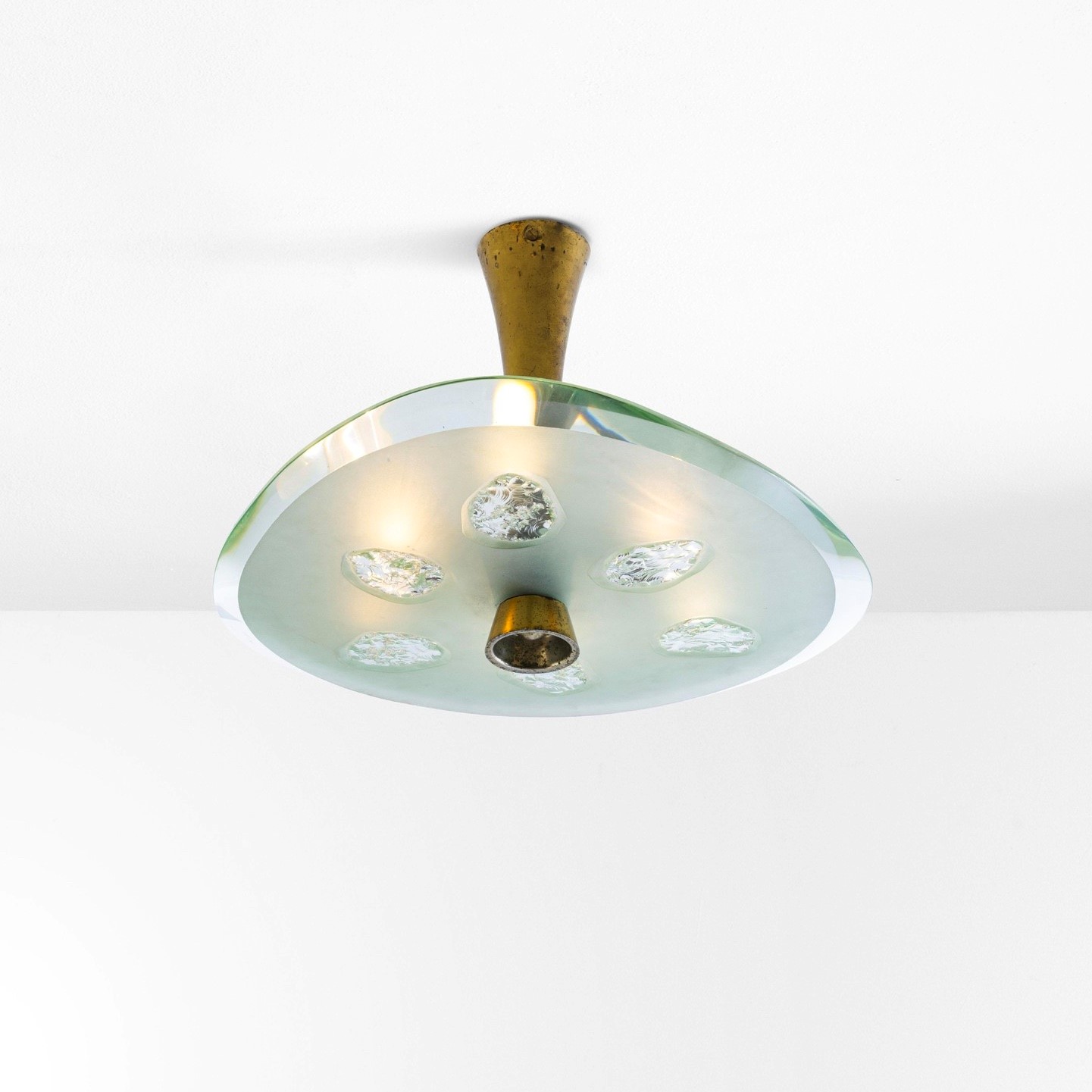 Max Ingrand - Lampada a sospensione mod. 1748 con diffusore in cristallo
