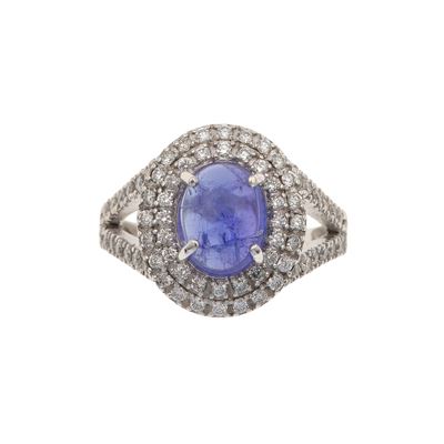 Anello in oro bianco 750/1000 con tanzanite cabochon (ct 2.07) e diamanti (ct 1.26)