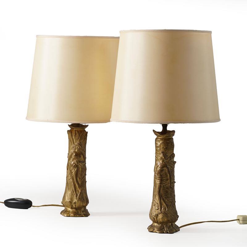 Coppia di lampade Liberty in metallo dorato. XX secolo  - Asta Antiquariato e Cornici - Cambi Casa d'Aste