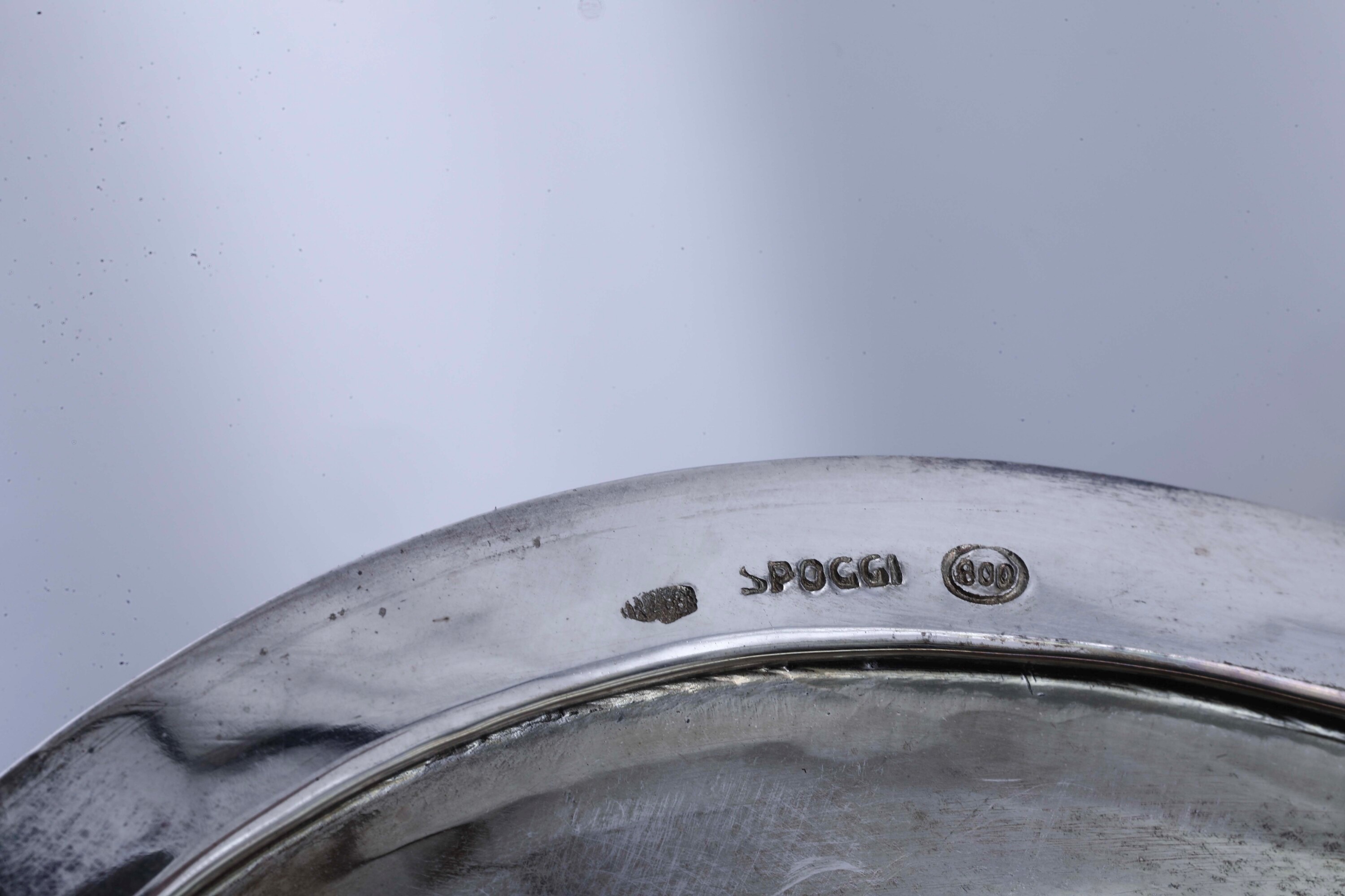 Argenteria italiana del XX secolo, Servizio da tavola composto da legumiera e due vassoi per spog...