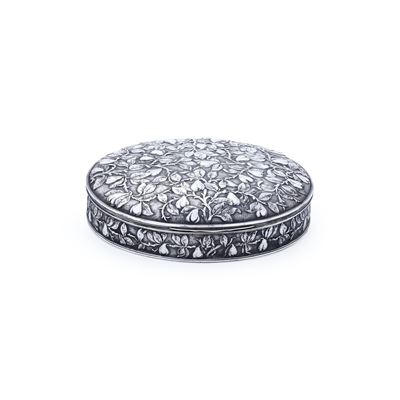 Scatola in argento fuso e sagomato dorato, Argenteria italiana della prima metà del XX secolo