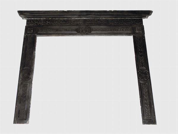 Grande camino in pietra di promontorio, Genova XVI secolo