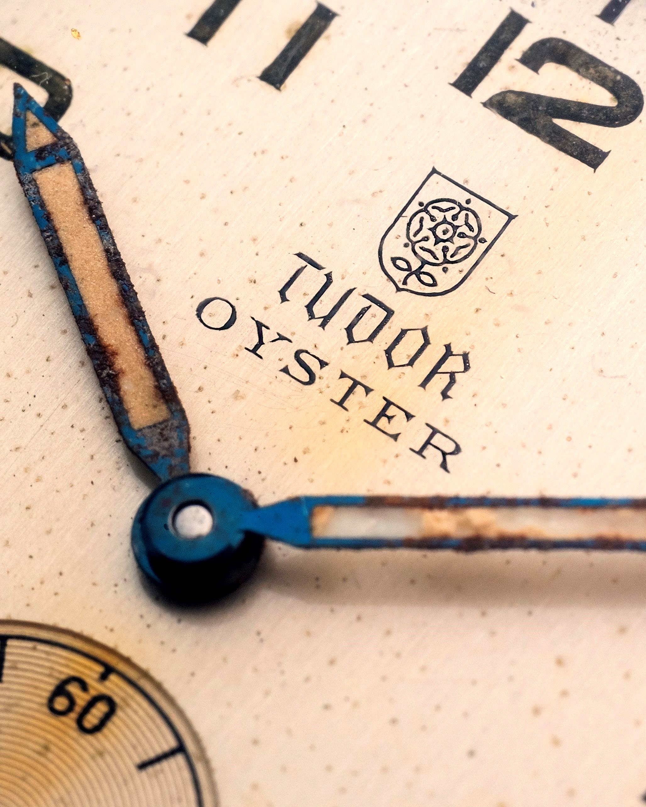 Tudor - Oyster “Rose in Shield” Ref. 4453, acciaio con quadrante argentè e piccoli secondi al VI,...