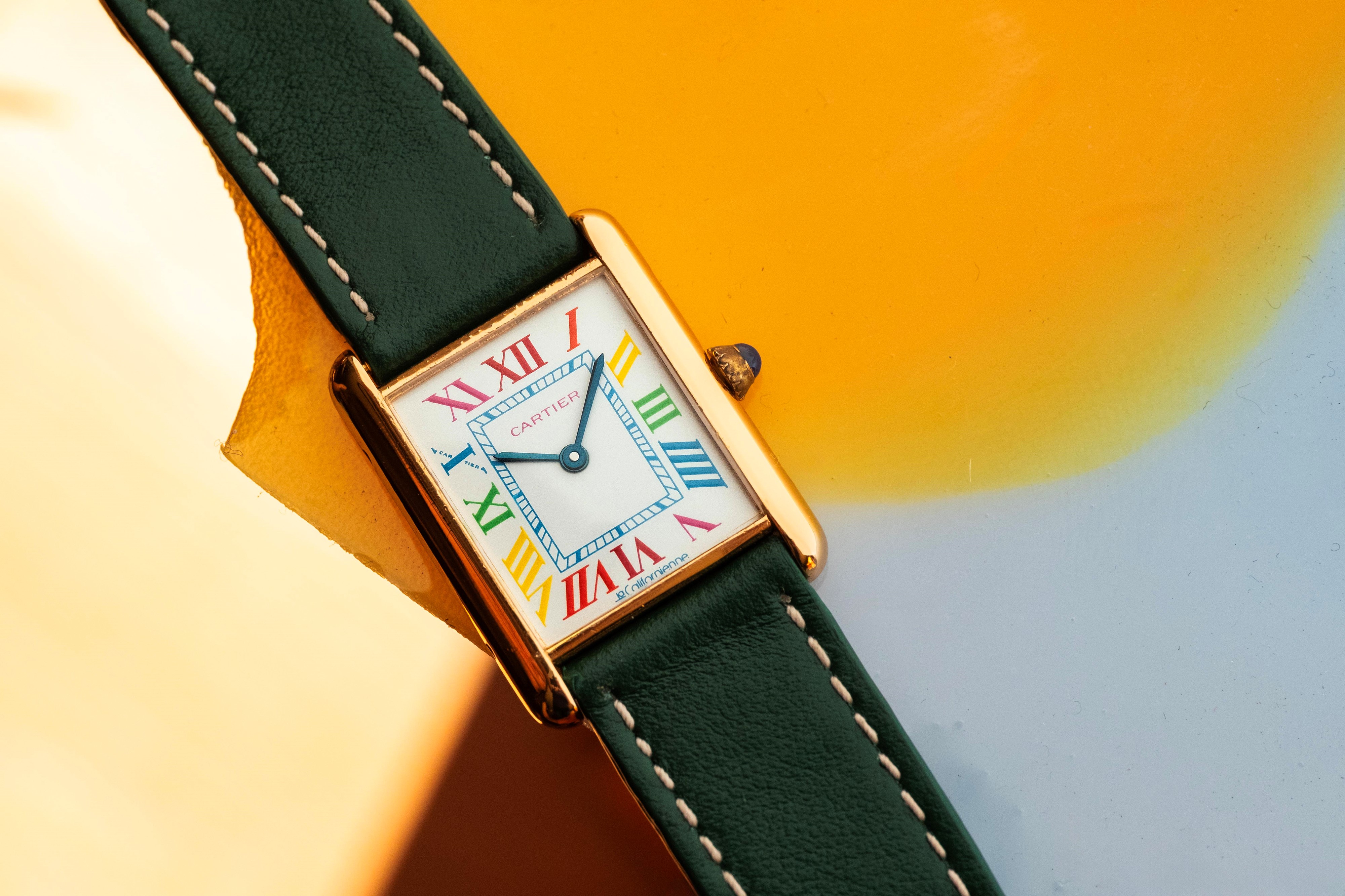 Cartier - Tank La Californienne, orologio da polso con quadrante bianco a numeri romani e calenda...