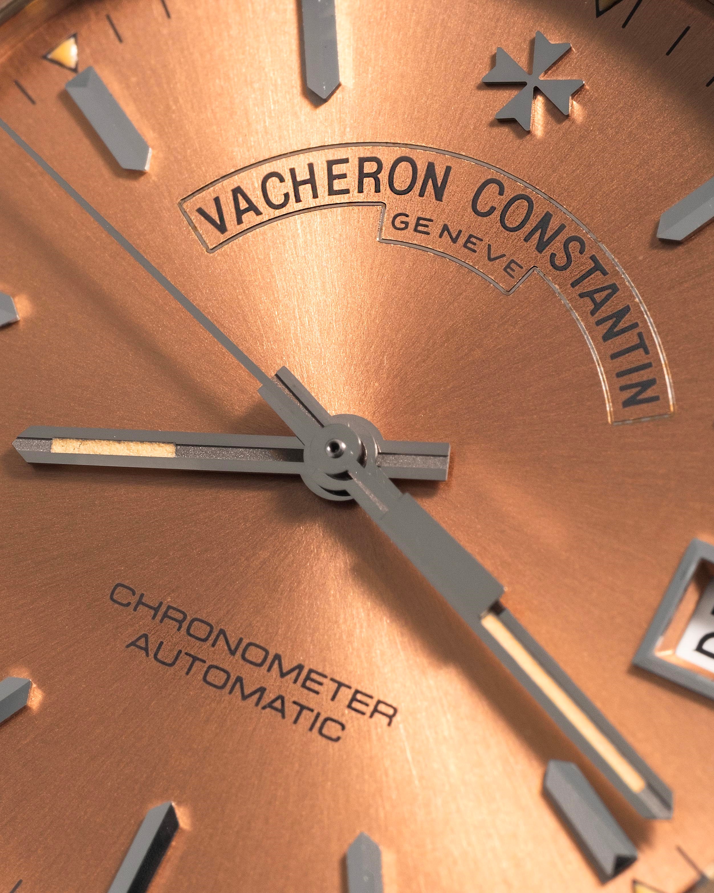 Vacheron & Constantin - Overseas ref. 42040/423A in acciaio con quadrante salmone e datario, circ...