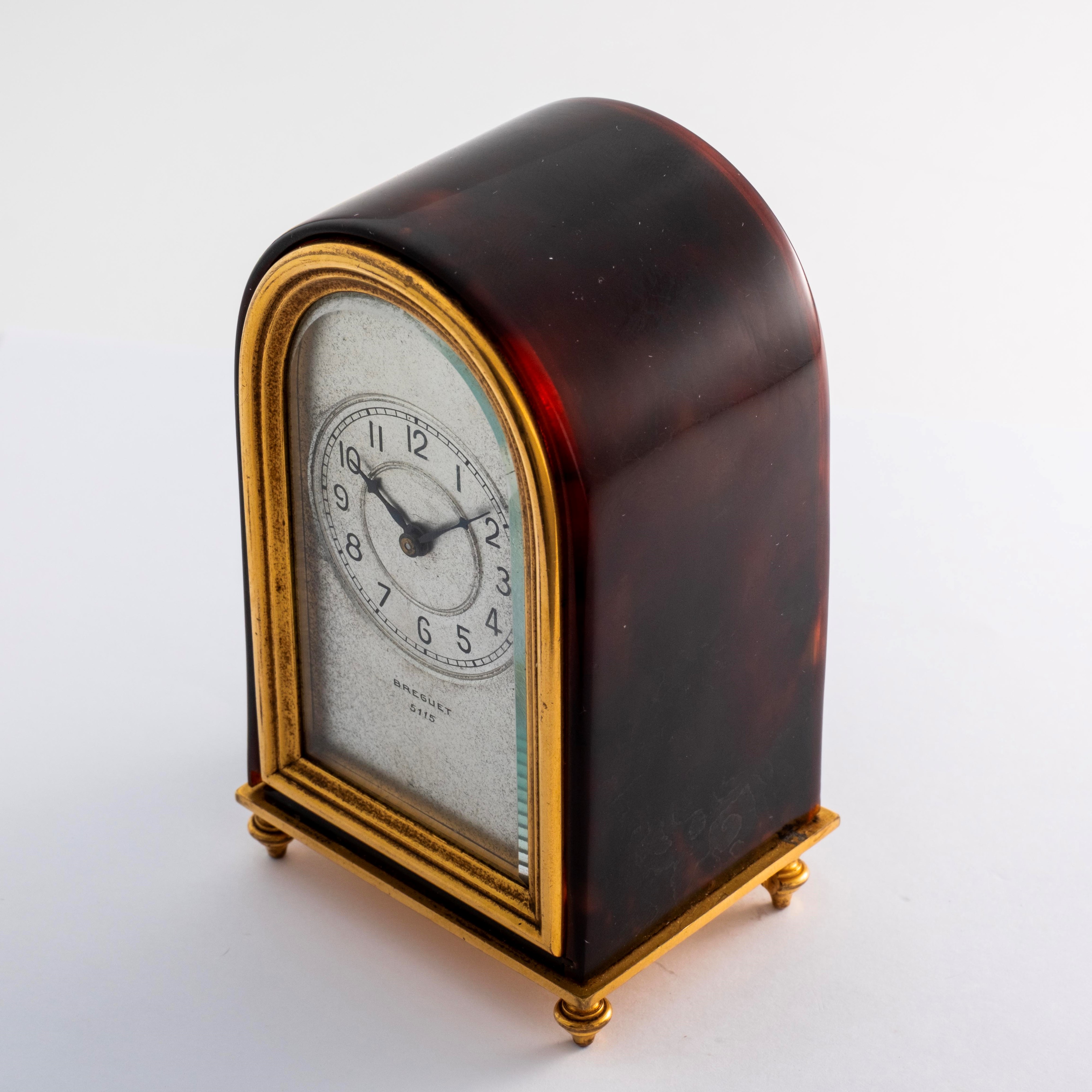 Breguet - Orologio da tavolo con funzione sveglia ref. 1551 in ottone dorato e tartaruga, circa 1...