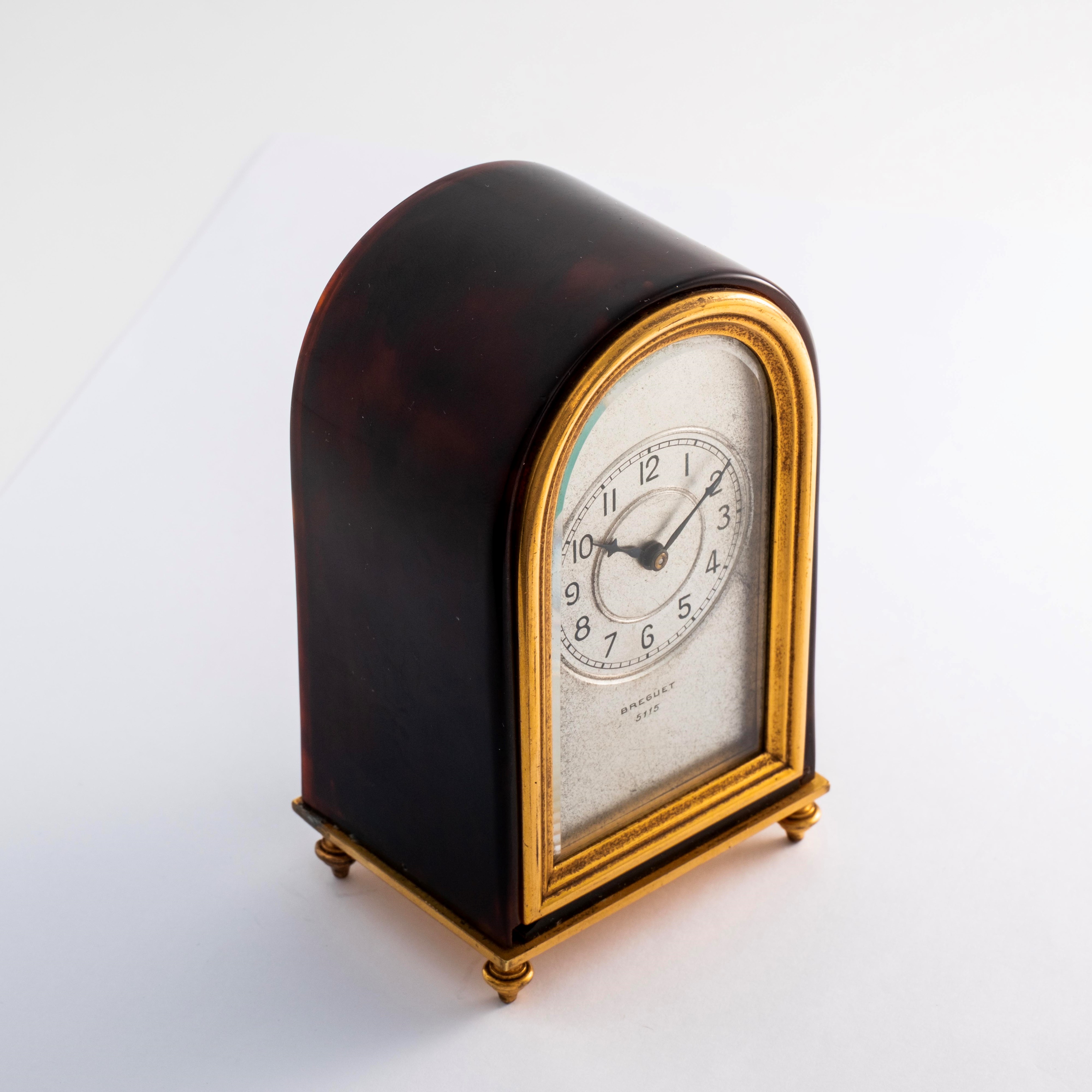 Breguet - Orologio da tavolo con funzione sveglia ref. 1551 in ottone dorato e tartaruga, circa 1...